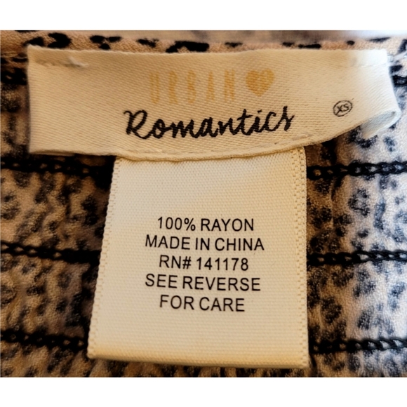 Urban Romantics Smocked Short Sleeve Leopard Peasant Top Womens Size XS Boho - Picture 8 of 9